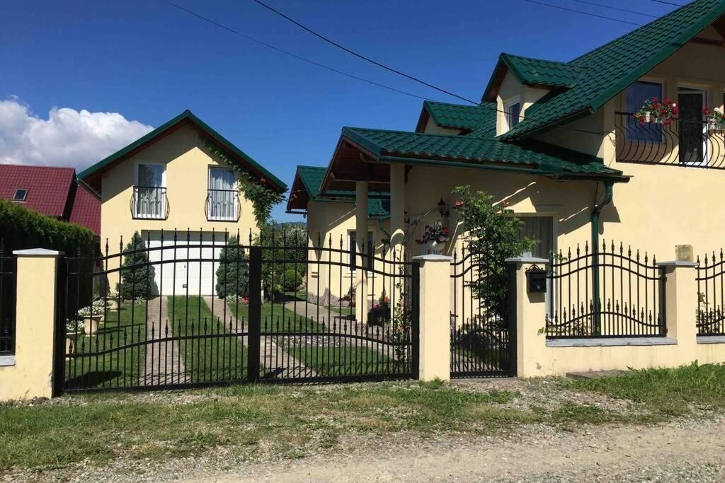 Гостевой дом Casa Moldovan ( Coltisorul meu de rai) Окна-Шугатаг