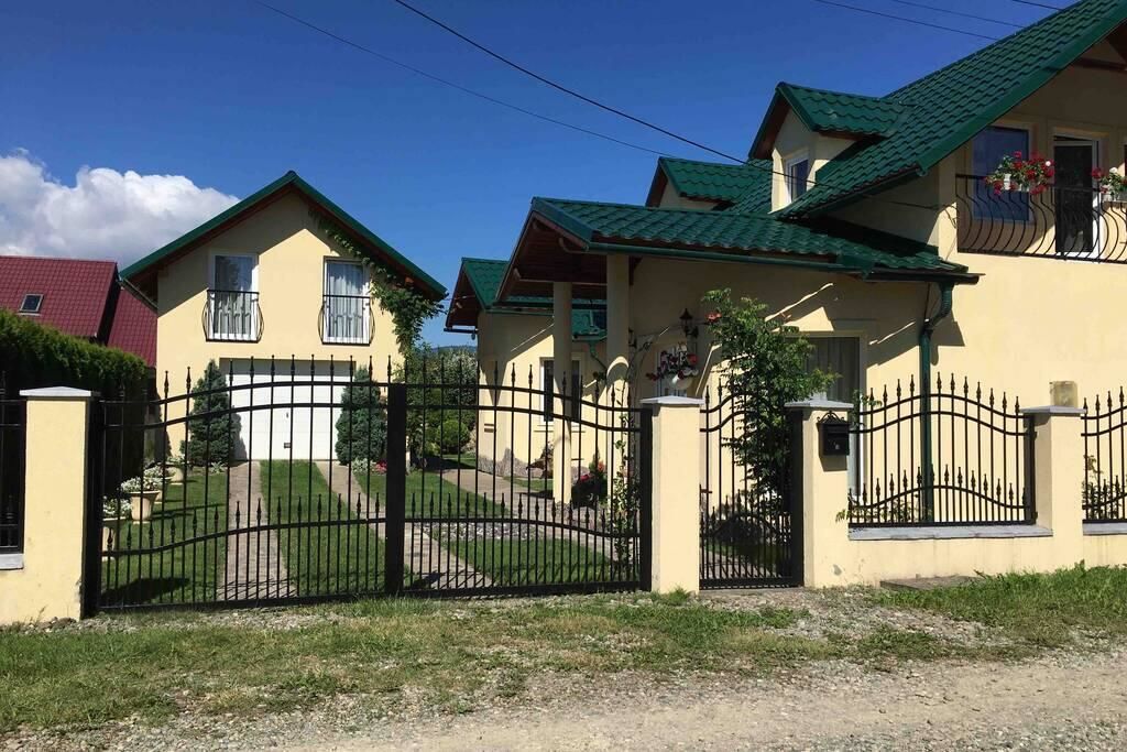 Гостевой дом Casa Moldovan ( Coltisorul meu de rai) Окна-Шугатаг-7